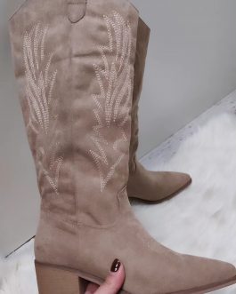 Bota alta camel mujer con tacón bajo